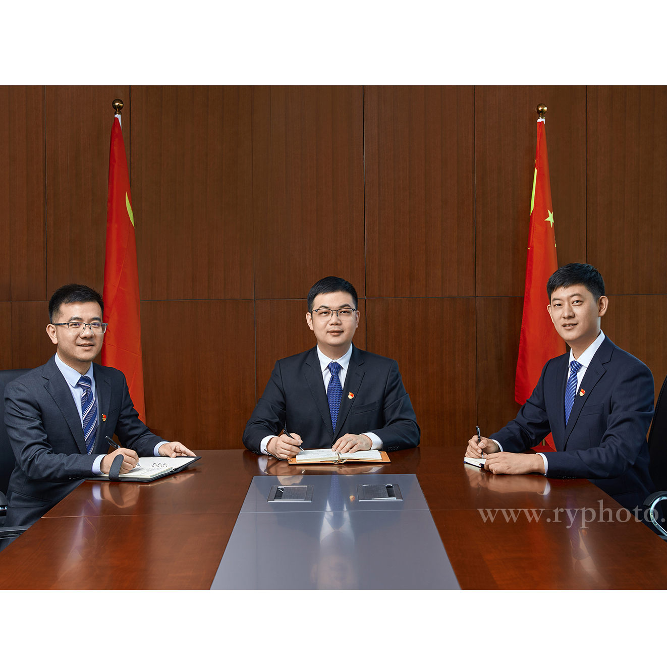 興業證券-金融證券公(gōng)司企業形象宣傳照攝影領導形象照員工(gōng)形象照-南京專業形象照拍攝