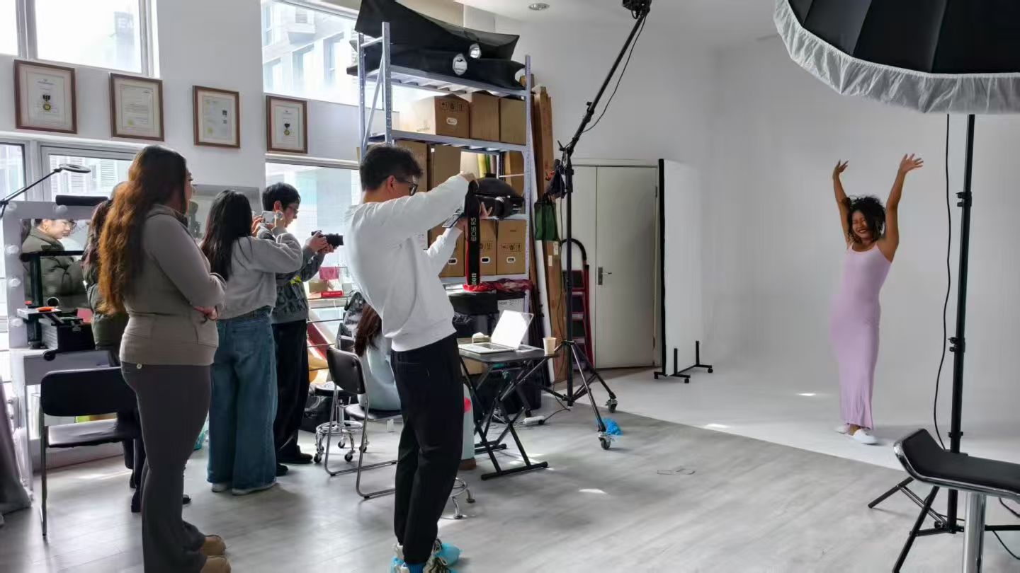 孩子王公司-企业品牌宣传广告摄影-视觉平面摄影-KV海报拍照-南京如一商业摄影公司(图4) 孩子王公司-企业品牌宣传广告摄影-视觉平面摄影-KV海报拍照-南京如一商业摄影公司(图4)