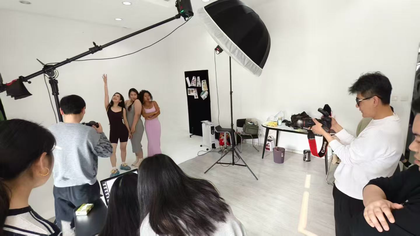 孩子王公司-企业品牌宣传广告摄影-视觉平面摄影-KV海报拍照-南京如一商业摄影公司(图6) 孩子王公司-企业品牌宣传广告摄影-视觉平面摄影-KV海报拍照-南京如一商业摄影公司(图6)