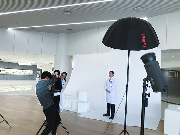 江苏省人民医院医生主任医师个人和团队形象照宣传照摄影-南京如一商业摄影公司(图1)