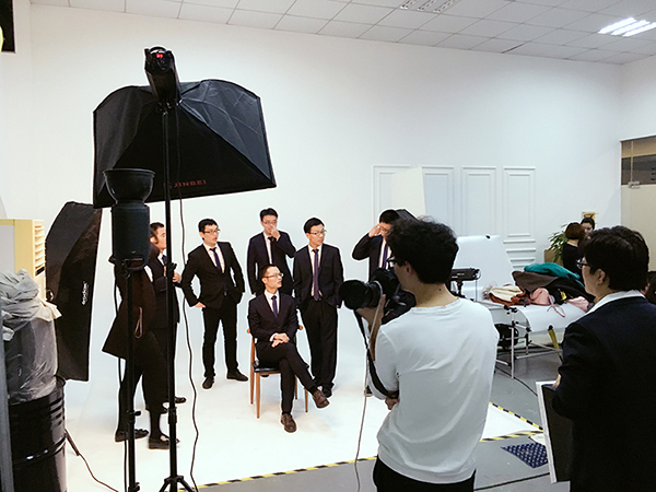 绿城集团 深蓝地产项目 营销人员个人和团队形象照摄影花絮-南京如一商业摄影公司(图1)
