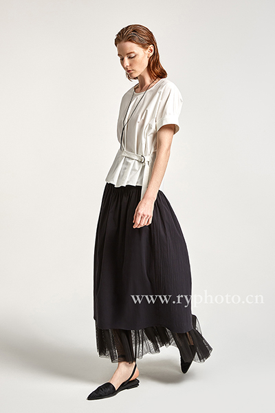 南京服裝(zhuāng)攝影-曼格時裝(zhuāng)女裝(zhuāng)攝影-網店(diàn)服裝(zhuāng)拍攝-南京産(chǎn)品畫冊攝影(圖4)