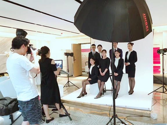 中海地产 滨江U-BOX项目 营销团队个人形象照和团队集体照拍摄花絮-南京如一商业摄影公司-工作室(图2)