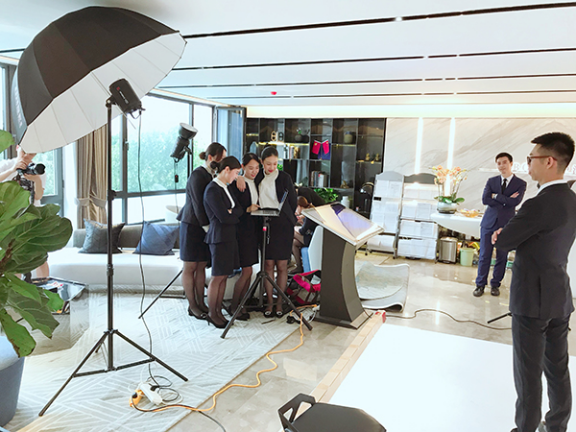 中海地产 滨江U-BOX项目 营销团队个人形象照和团队集体照拍摄花絮-南京如一商业摄影公司-工作室(图3)