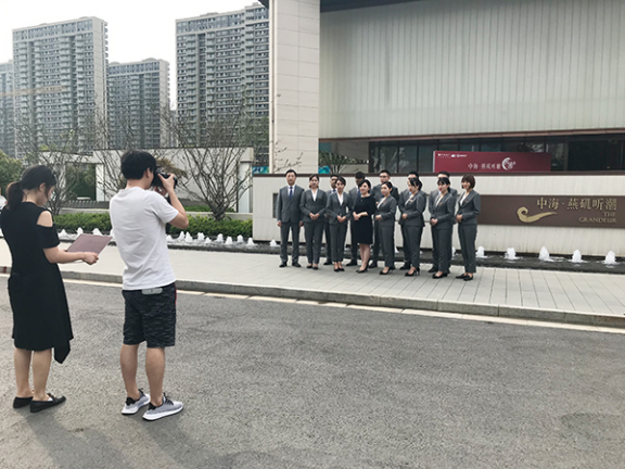 中海地产 燕矶听潮 项目 营销团队个人形象照和集体照拍摄花絮-南京如一商业摄影公司(图2)
