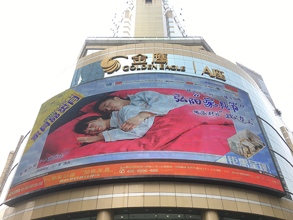 南京广告摄影公司-南京宣传海报摄影-南京平面摄影-弘阳装饰城主题海报广告拍摄出街案例(图4)