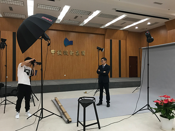 中设设计集团股份有限公司领导层个人形象照摄影，第二次拍摄花絮-如一商业摄影工作室，南京专业高端形象照拍摄公司(图3)