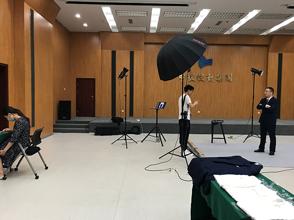 中设设计集团股份有限公司领导层个人形象照摄影，第二次拍摄花絮-如一商业摄影工作室，南京专业高端形象照拍摄公司(图5)