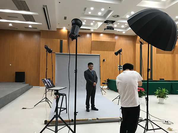 中设设计集团股份有限公司领导层个人形象照摄影，第二次拍摄花絮-如一商业摄影工作室，南京专业高端形象照拍摄公司(图7)