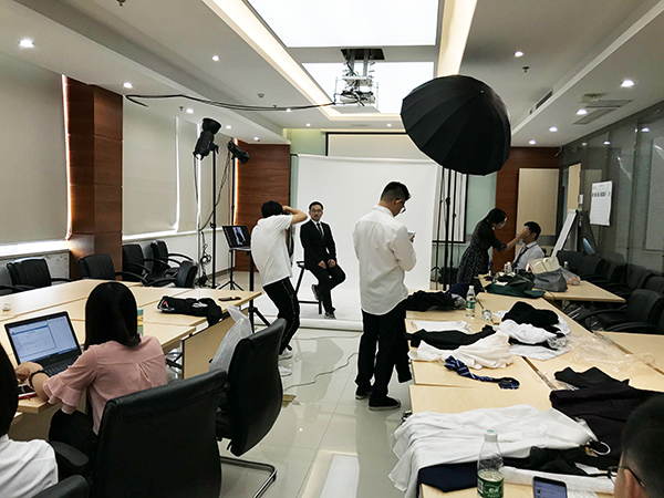 南京高精传动设备制造集团有限公司（南高齿）公司内训培训师个人形象照摄影，拍摄花絮，如一商业摄影(图2)