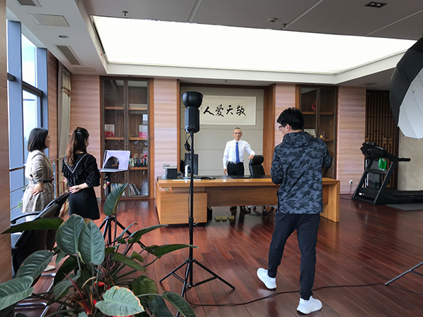 健友股份-医药公司企业形象照宣传照拍摄-公司领导董事长高层老总个人形象照拍摄花絮(图3)